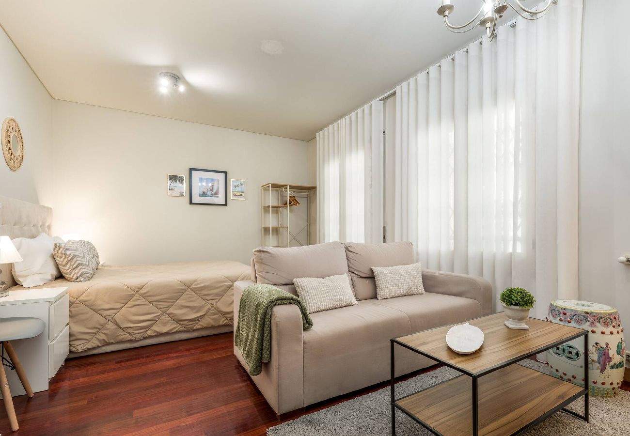 Apartment in Vila Nova de Gaia - G09 - Madalena 57